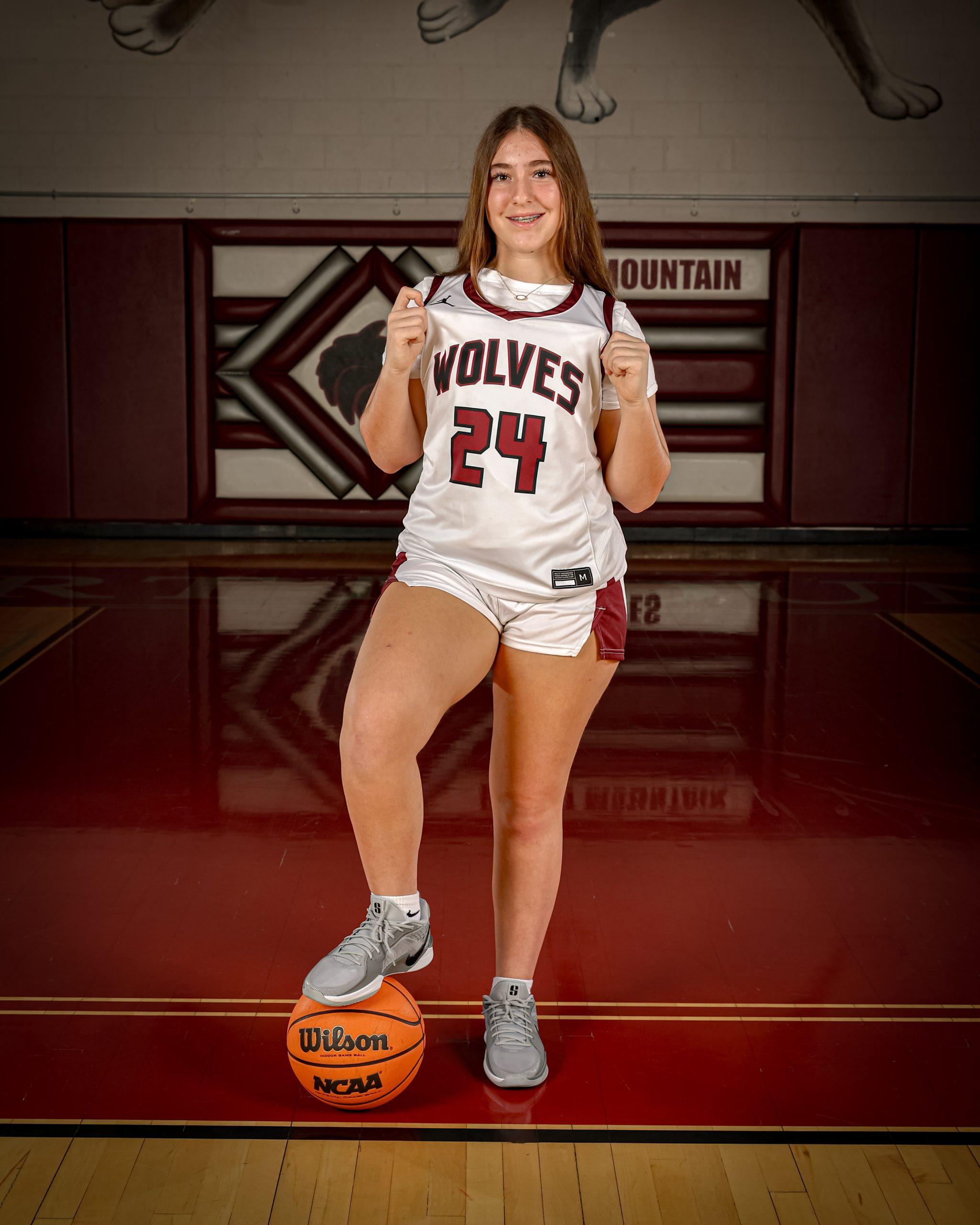 20251111 DMHS Boys Hoops Media Day 1252